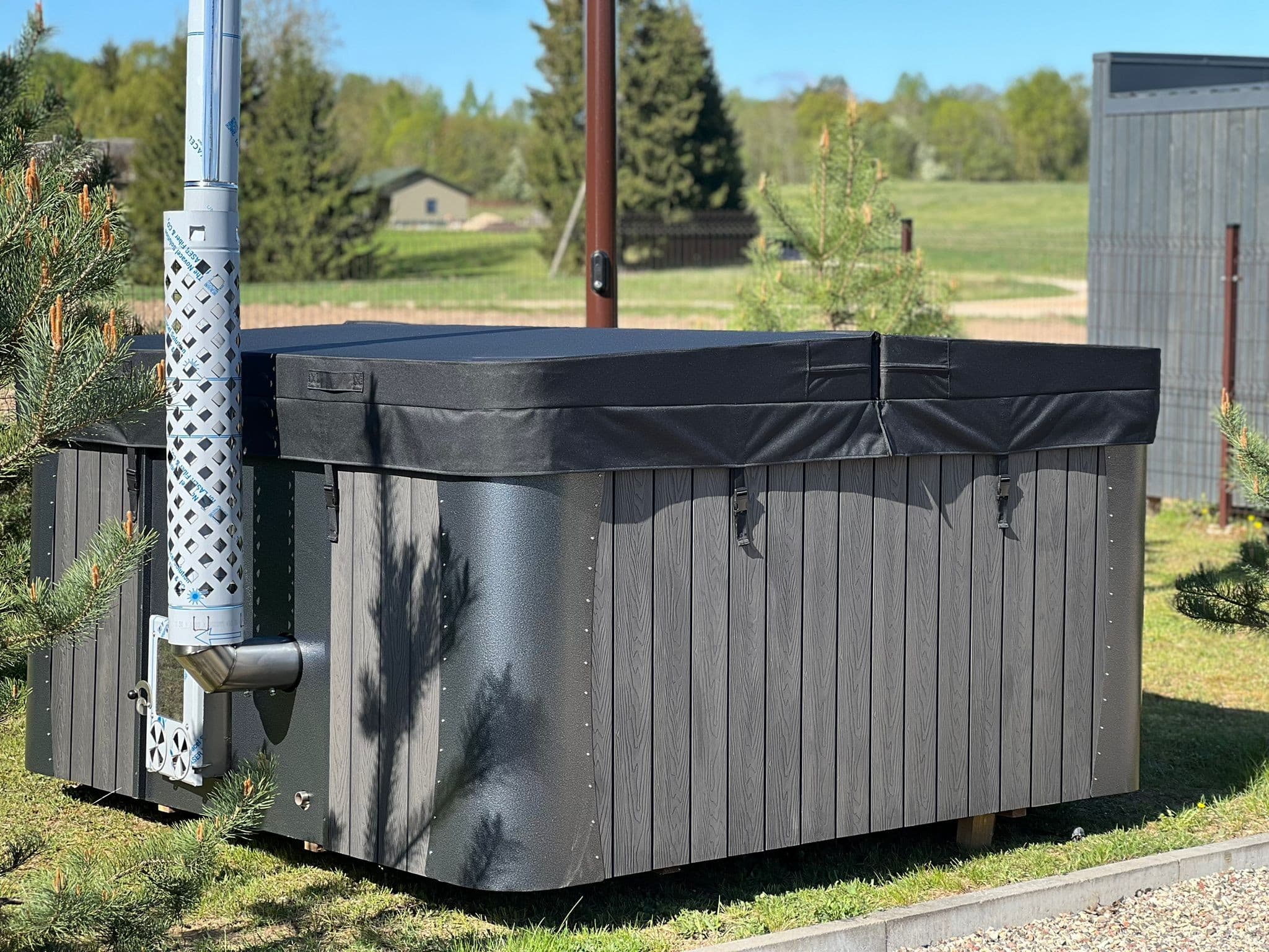 Garden hot tub 220×220 cm — main view