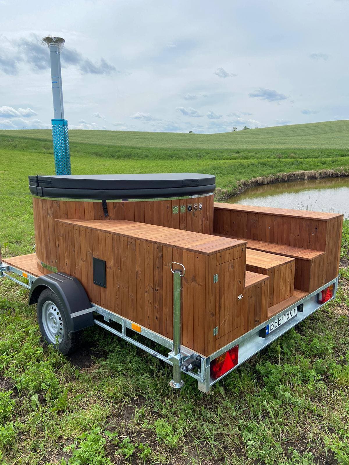 Balia ogrodowa przy stawie - widok główny